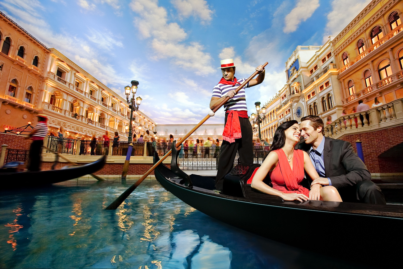 ENJOY A ROMANTIC RIDE ALONG THE GRAND CANAL AT THE VENETIAN MACAO